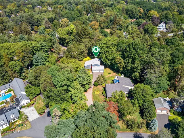 $569,900 | 3 Chestnut Hill Road North, Colonie, NY 12211