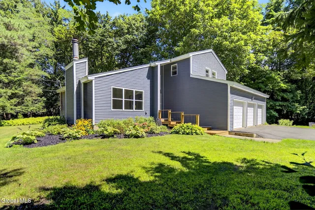 $569,900 | 3 Chestnut Hill Road North, Colonie, NY 12211