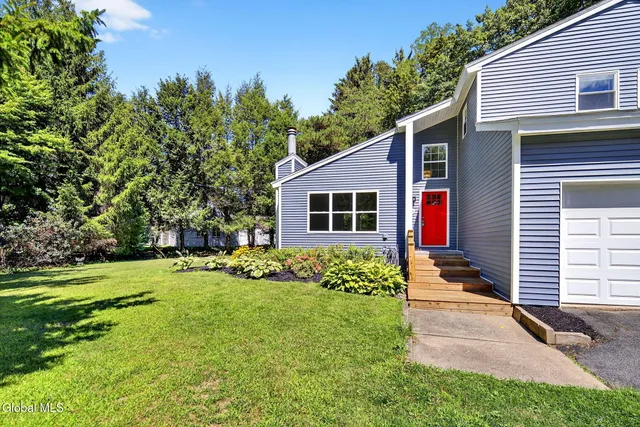 $569,900 | 3 Chestnut Hill Road North, Colonie, NY 12211