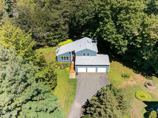 $569,900 | 3 Chestnut Hill Road North, Colonie, NY 12211