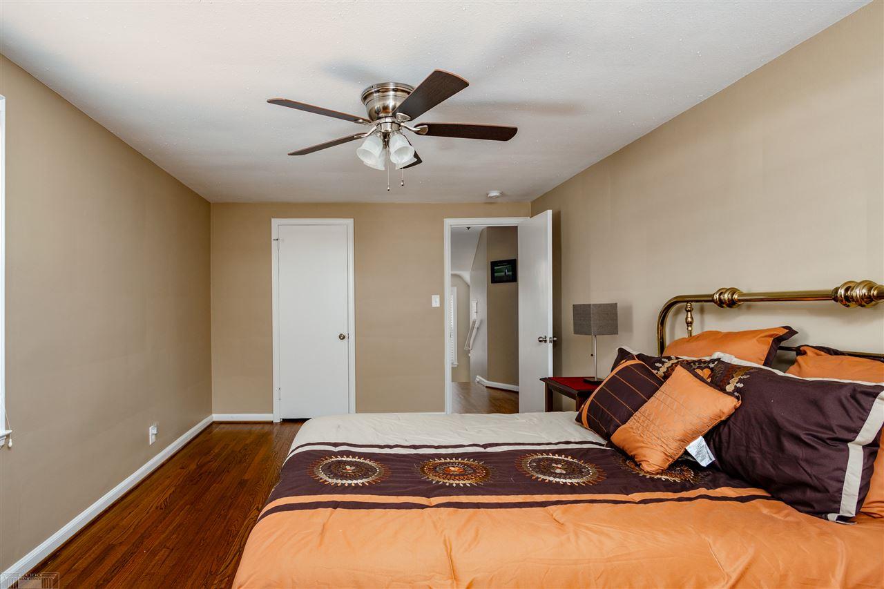 1379 Fairholme Road Grosse Pointe, MI 48236 - Photo 22 of 36 50033399-21.JPG