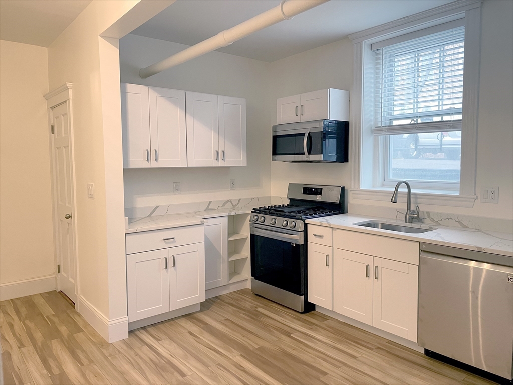 15 Thatcher Street, Unit B Brookline, MA 02446 - Photo 2 of 11