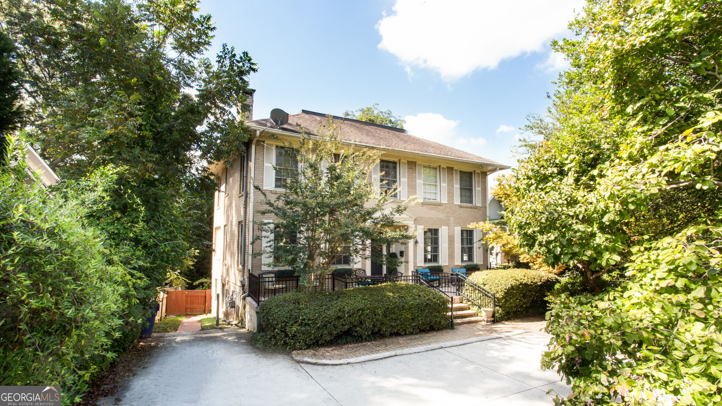 524 Seminole Avenue Northeast Atlanta, GA 30307 - Photo 7 of 75 a front view of a house with a garden