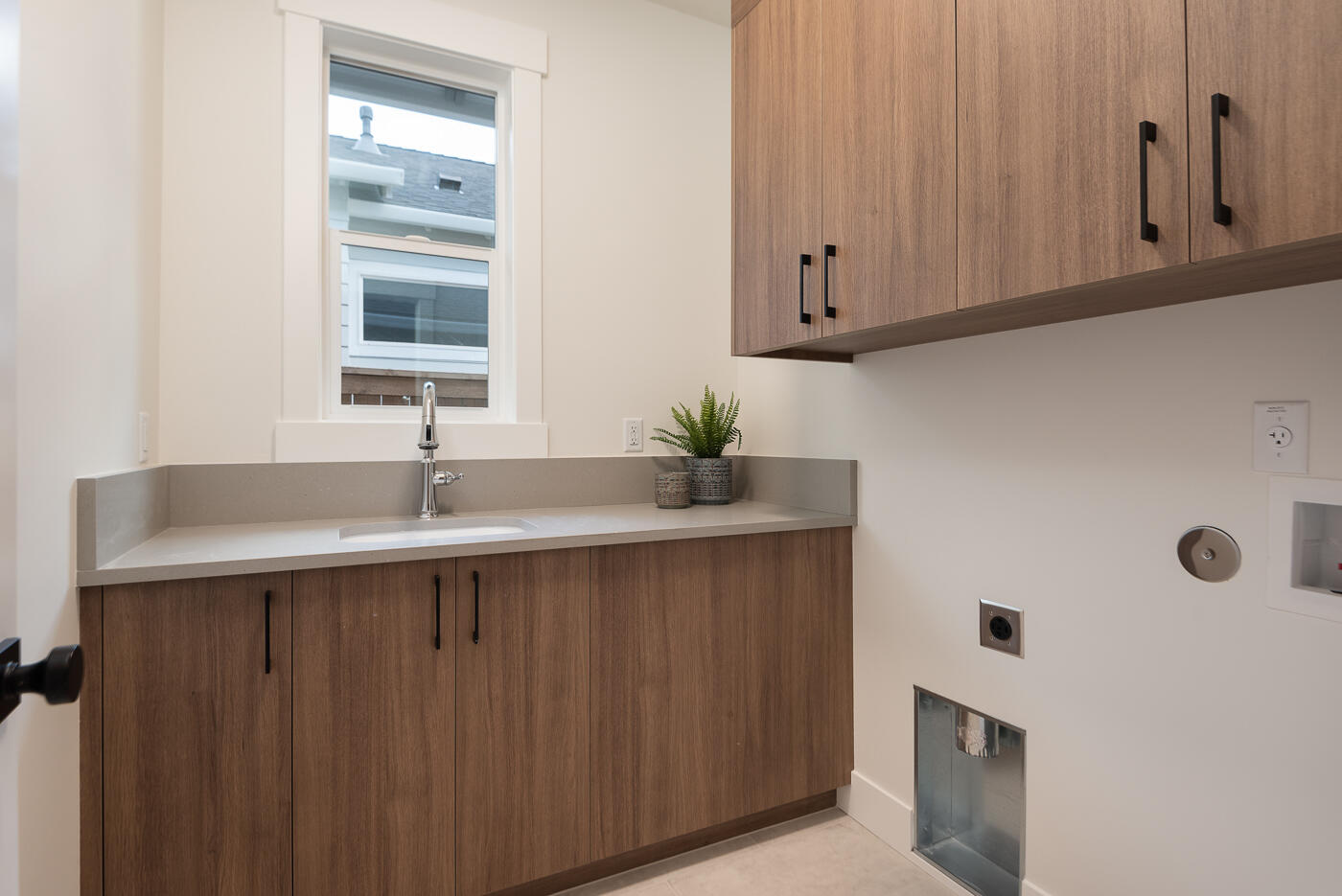 20510 Murphy Road, Unit LOT 43 Bend, OR 97702 - Photo 17 of 34 Laundry Room