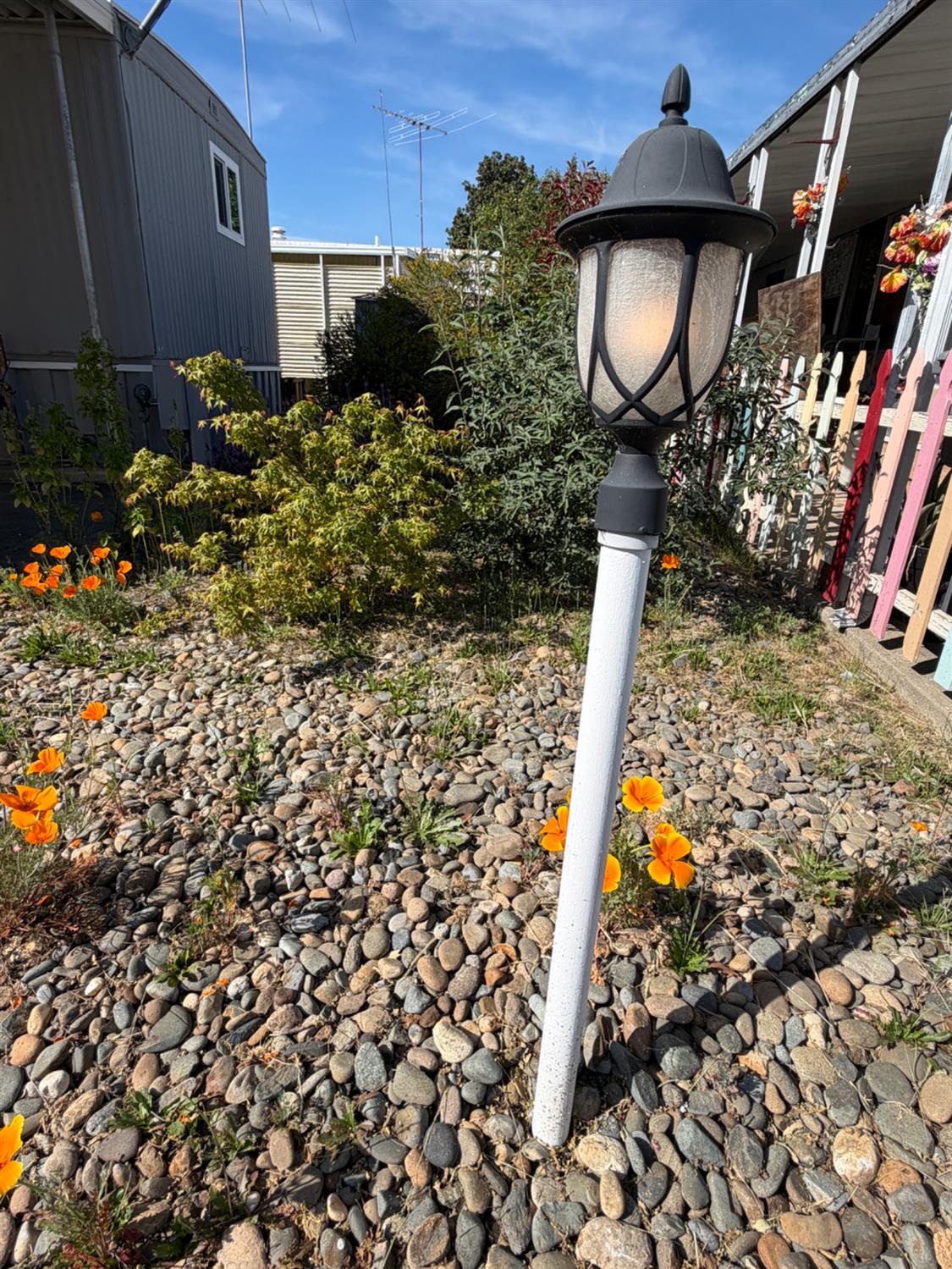 9060 Auburn Folsom Road, Unit 19 Granite Bay, CA 95746 - Photo 28 of 30 a front view of a house with garden