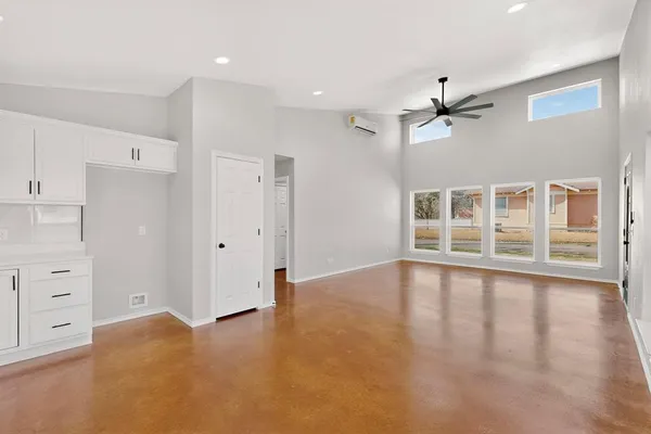 $1,950 | 1471 West Kaufman Street, Paris, TX 75460