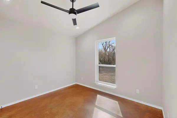 $1,950 | 1471 West Kaufman Street, Paris, TX 75460
