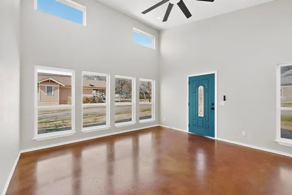 $1,950 | 1471 West Kaufman Street, Paris, TX 75460