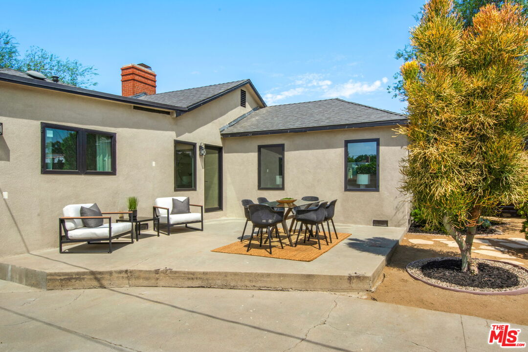 3558 Muirfield Road South Los Angeles, CA 90016 - Photo 15 of 23 a outdoor space with the couches and coffee table