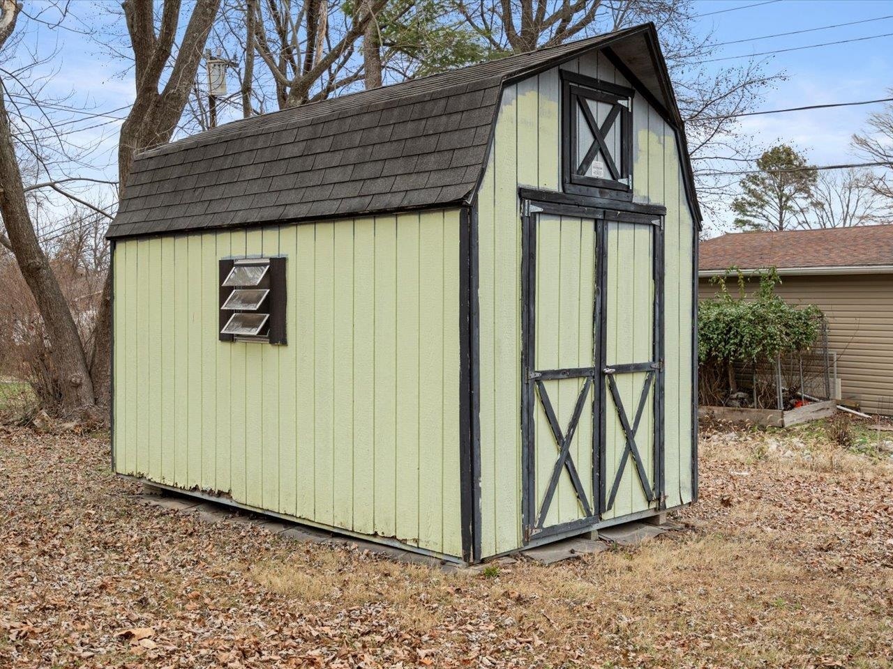520 South 6th Street Herrin, IL 62948 - Photo 3 of 14 a view of front door