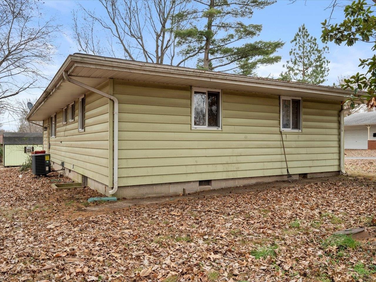 520 South 6th Street Herrin, IL 62948 - Photo 5 of 14 a view of a house with a yard