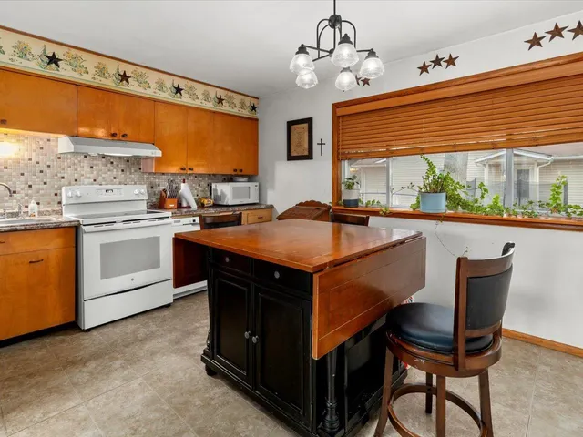 $105,000 | 520 South 6th Street, Herrin, IL 62948