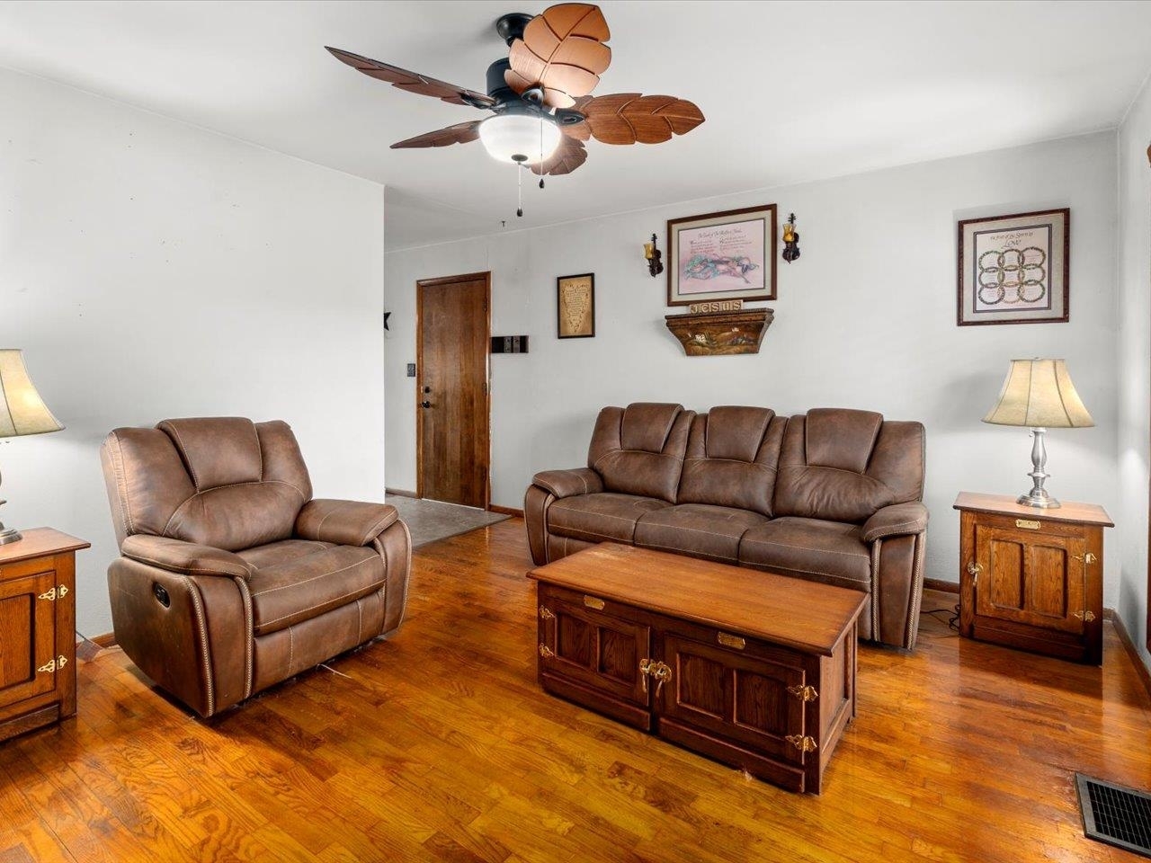 520 South 6th Street Herrin, IL 62948 - Photo 8 of 14 a living room with furniture a bed and a couch