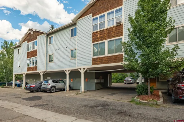 a view of a car park in front of house