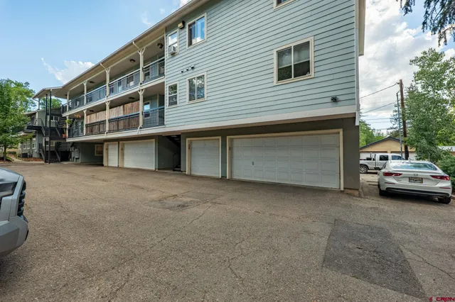 a view of building with car parked