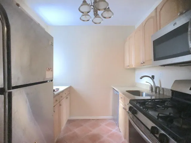 $500,000 | 581 Academy Street, Unit 2F | Inwood