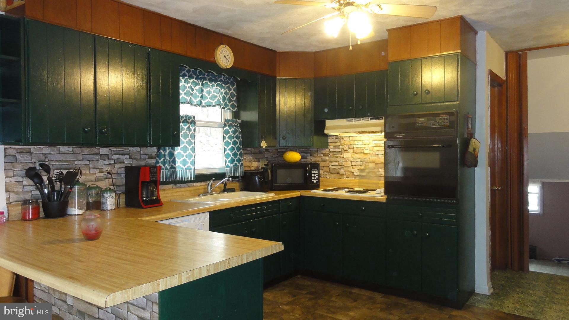 4327 Gross Mill Road Hampstead, MD 21074 - Photo 11 of 27 Kitchen w/Window over double Sink