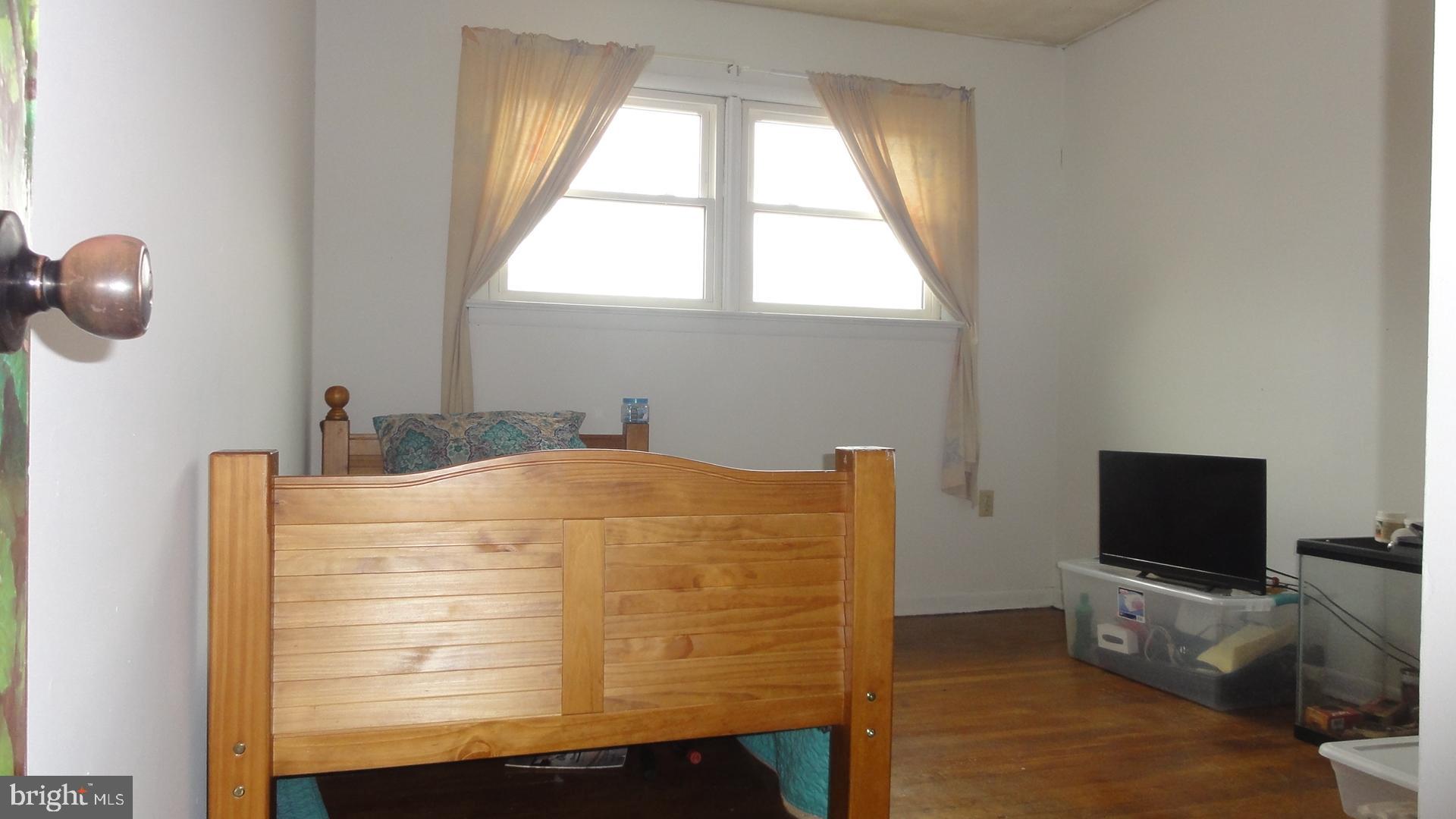 4327 Gross Mill Road Hampstead, MD 21074 - Photo 16 of 27 2nd Bedroom w/Large Closet & Hardwood