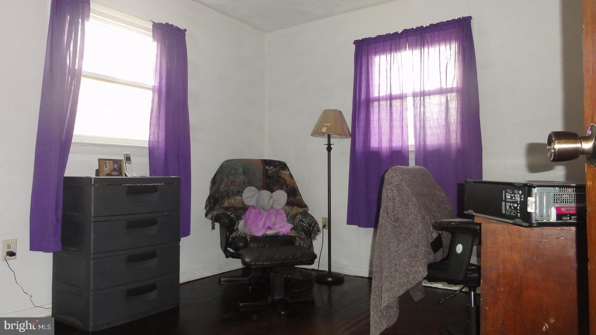 4327 Gross Mill Road Hampstead, MD 21074 - Photo 17 of 27 3rd Bedroom w/Large Closet & Hardwood