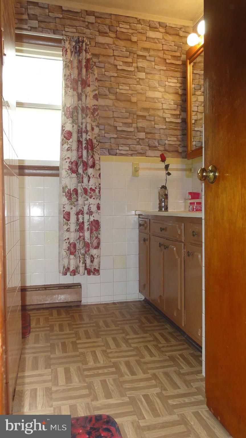 4327 Gross Mill Road Hampstead, MD 21074 - Photo 18 of 27 Hall Bathroom w/Shower Stall & Vanity