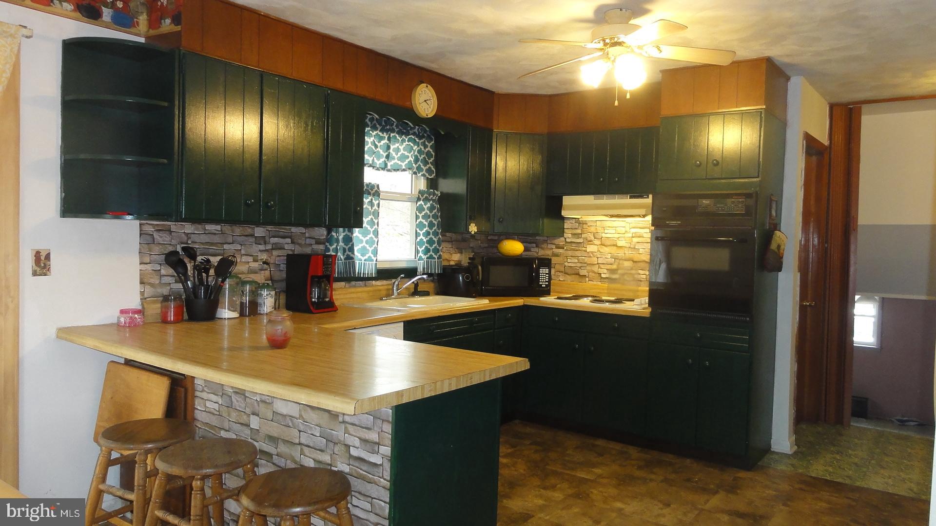 4327 Gross Mill Road Hampstead, MD 21074 - Photo 4 of 27 Kitchen w/Breakfast Bar