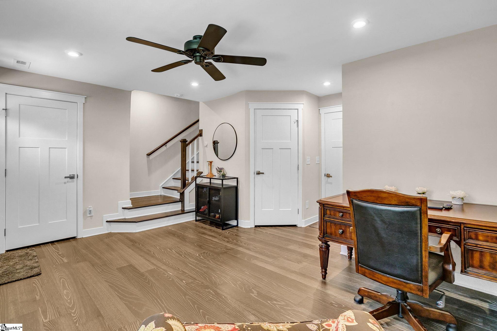 20 Rollins Avenue Greenville, SC 29607 - Photo 4 of 29
