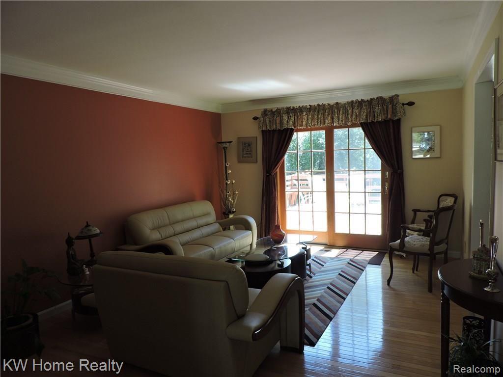 33685 Bostwick Place Farmington Hills, MI 48335 - Photo 5 of 29