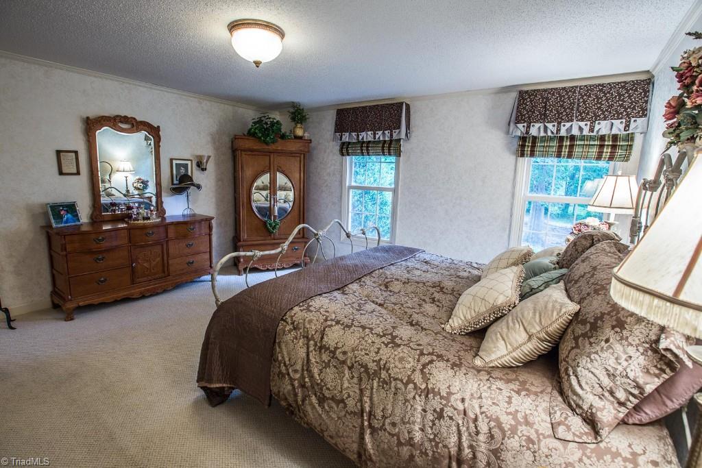5707 Roundtable Road Greensboro, NC 27407 - Photo 13 of 29 Natural light.
