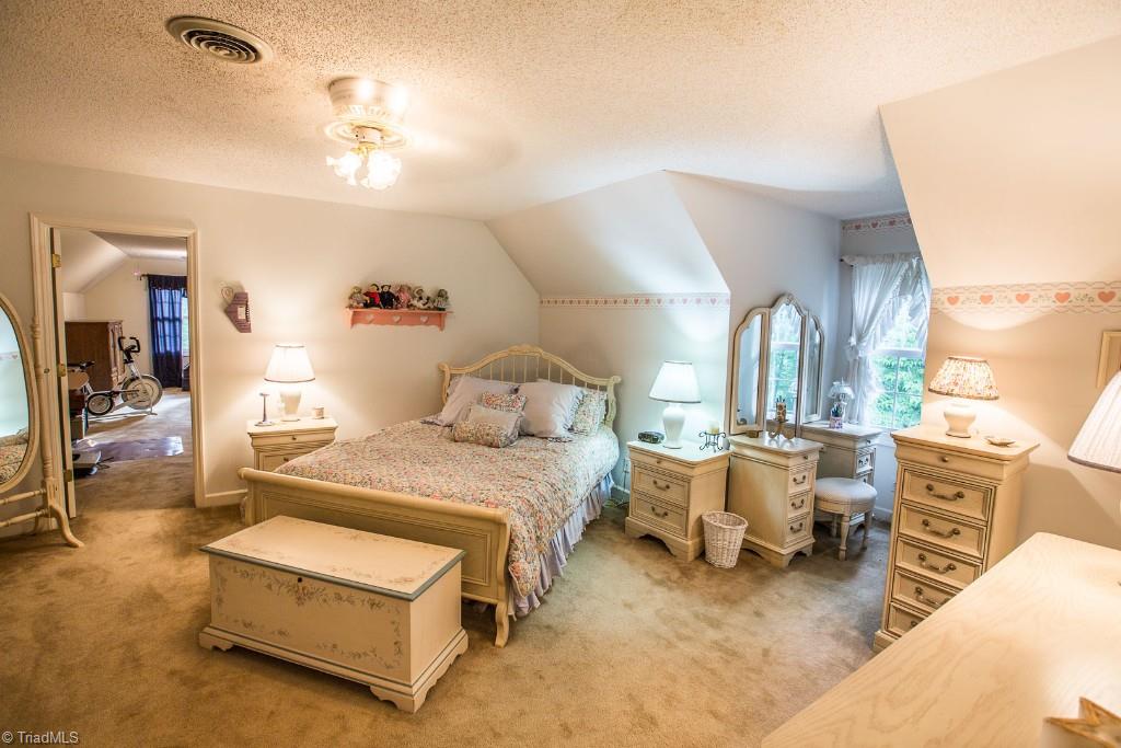 5707 Roundtable Road Greensboro, NC 27407 - Photo 18 of 29 Large bedroom or could be a bonus room.