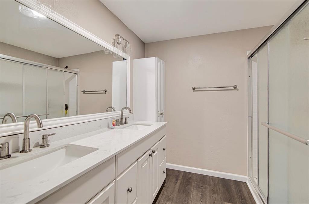 3952 J J Rendon Road Burleson, TX 76028 - Photo 14 of 25 Private bathroom upstairs with one of the bedrooms.