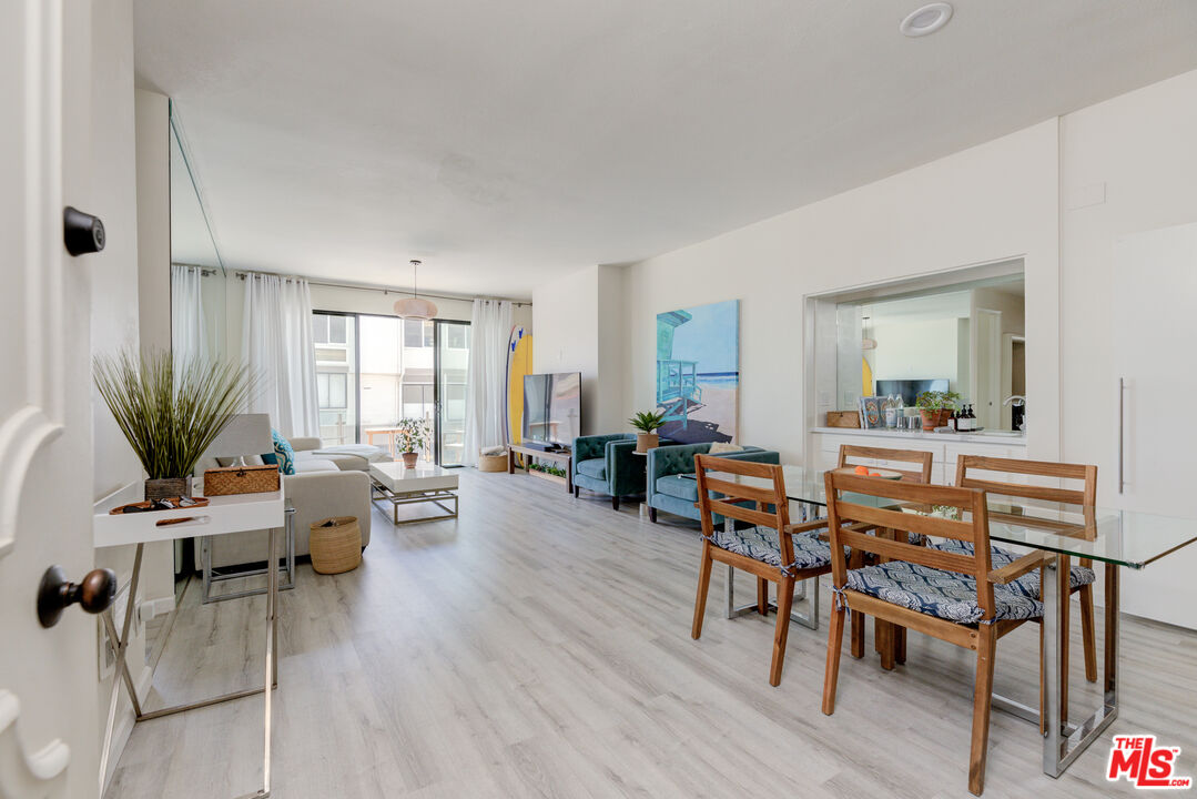 1 Northstar Street, Unit 103 Marina del Rey, CA 90292 - Photo 2 of 18 a view of a livingroom with furniture and a potted plant
