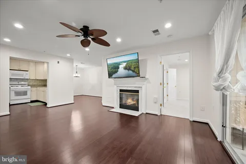 $374,900 | 15306 Diamond Cove Terrace, Unit I, Rockville, MD 20850