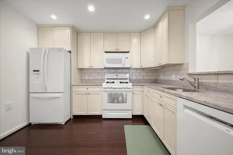 $374,900 | 15306 Diamond Cove Terrace, Unit I, Rockville, MD 20850