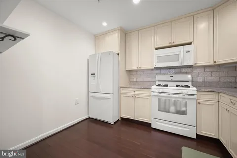 $374,900 | 15306 Diamond Cove Terrace, Unit I, Rockville, MD 20850