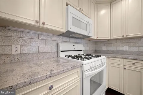 $374,900 | 15306 Diamond Cove Terrace, Unit I, Rockville, MD 20850