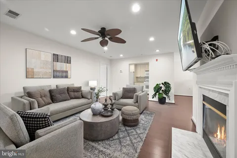 $374,900 | 15306 Diamond Cove Terrace, Unit I, Rockville, MD 20850