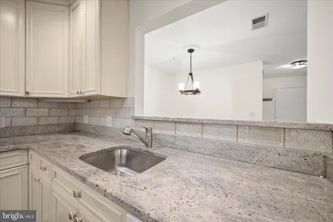 $374,900 | 15306 Diamond Cove Terrace, Unit I, Rockville, MD 20850