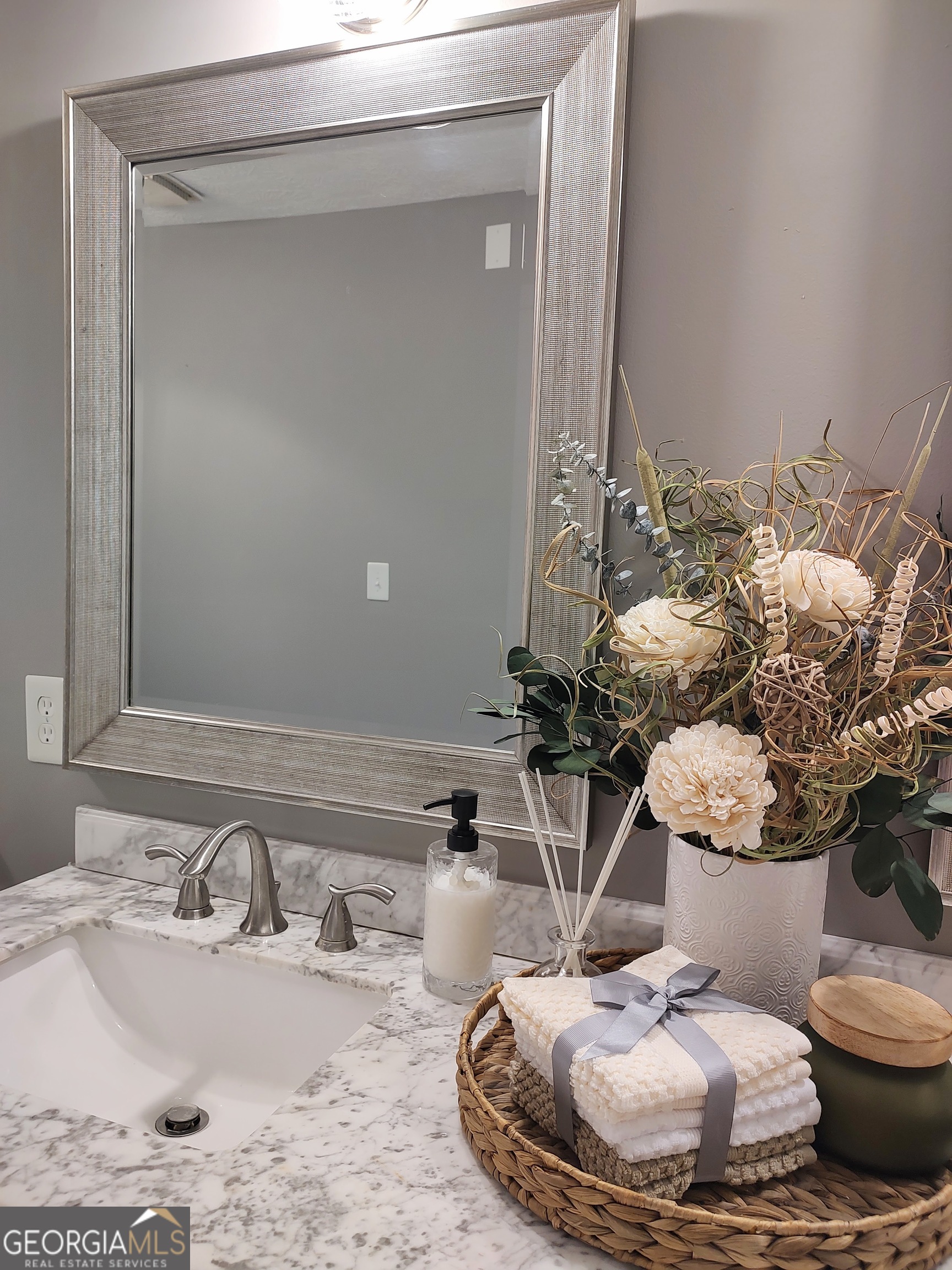 615 Hemlock Drive Thomson, GA 30824 - Photo 20 of 32 a bathroom with a sink and a mirror