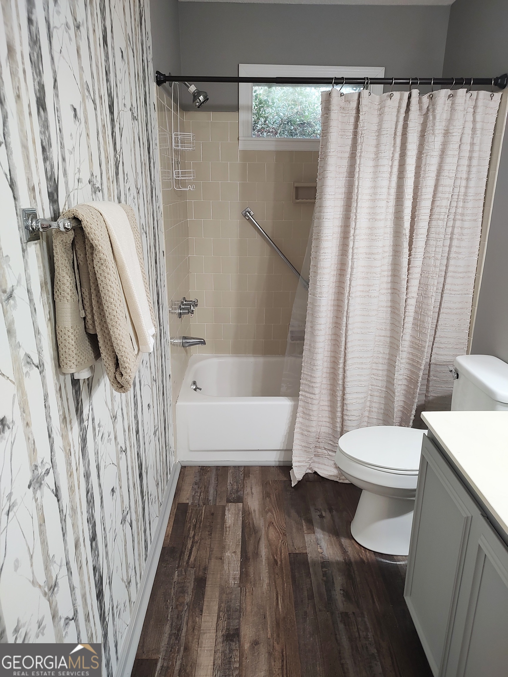 615 Hemlock Drive Thomson, GA 30824 - Photo 26 of 32 a bathroom with a toilet a sink and a bathtub