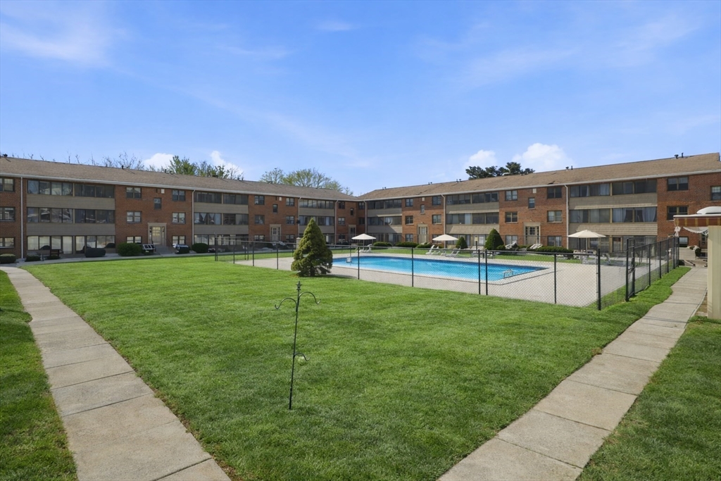 68 Preston Street, Unit 6D Wakefield, MA 01880 - Photo 2 of 25