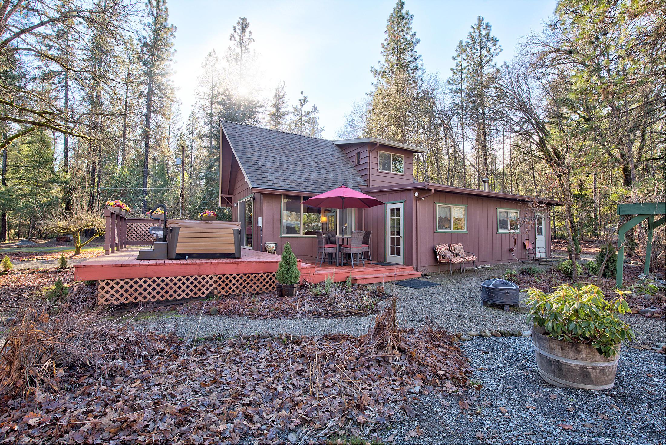 1090 Queens Branch Road Rogue River, OR 97537 - Photo 2 of 40 Side of House