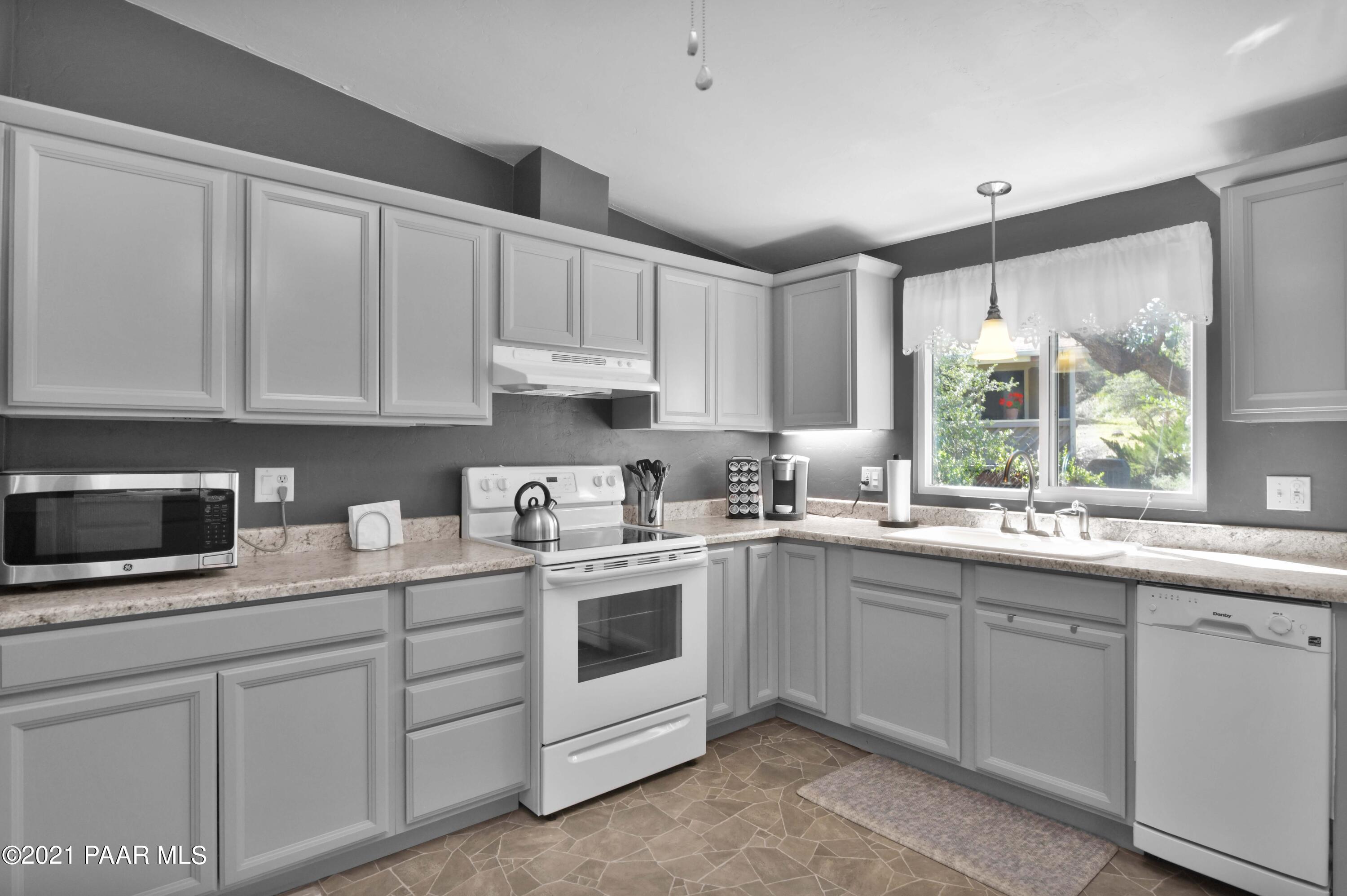 2219 River Trail Road Prescott, AZ 86301 - Photo 10 of 24 kitchen