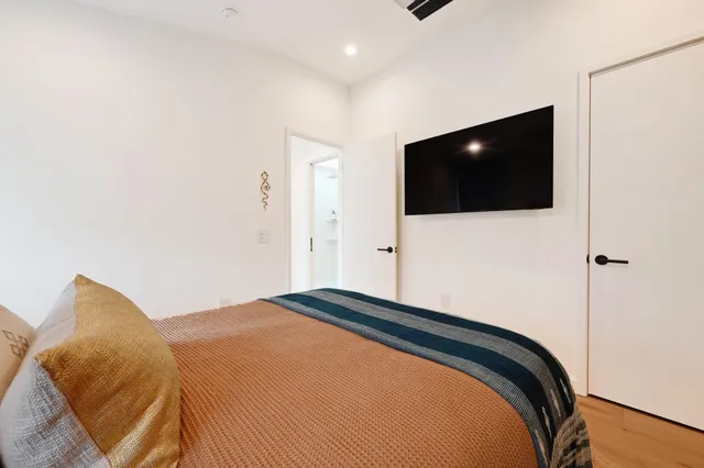 $3,995 | 1709 Willow Street, Unit 2, Austin, TX 78702