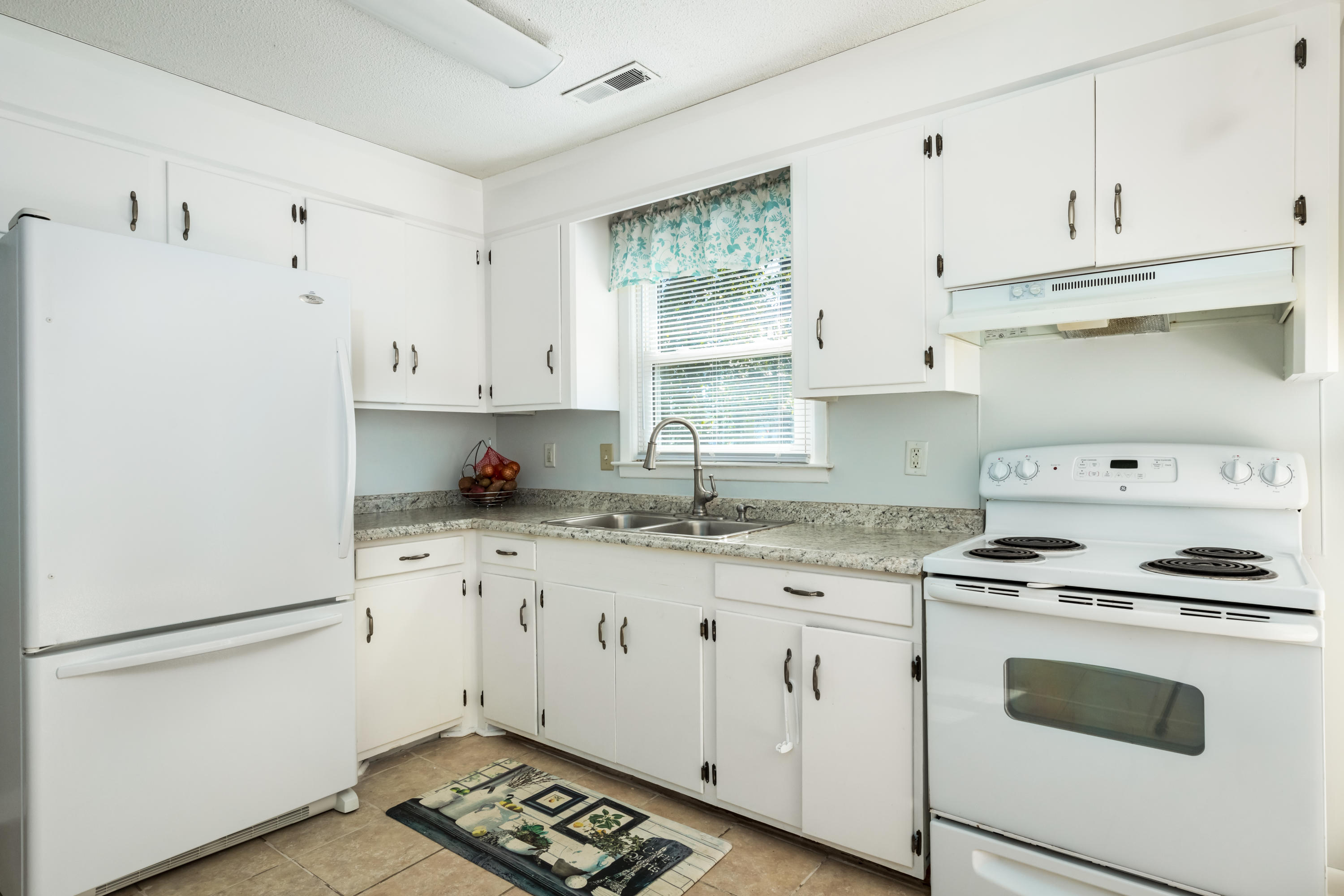 2373 Otranto Road North Charleston, SC 29406 - Photo 14 of 22 2373 Otranto-12