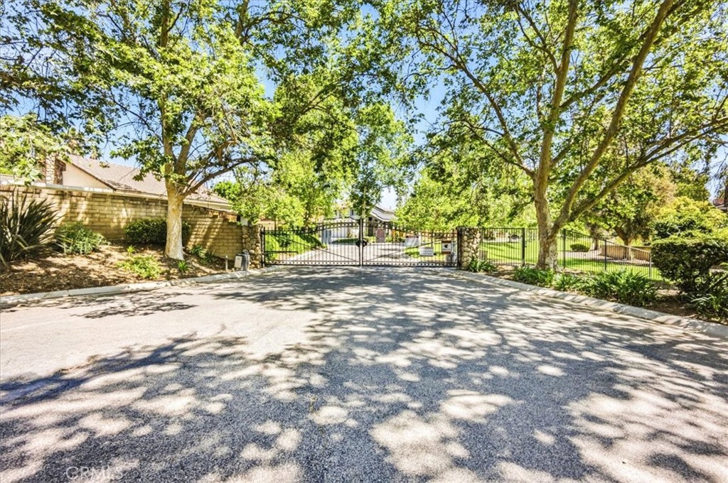 6735 Foxhall Court Riverside, CA 92506 - Photo 3 of 43