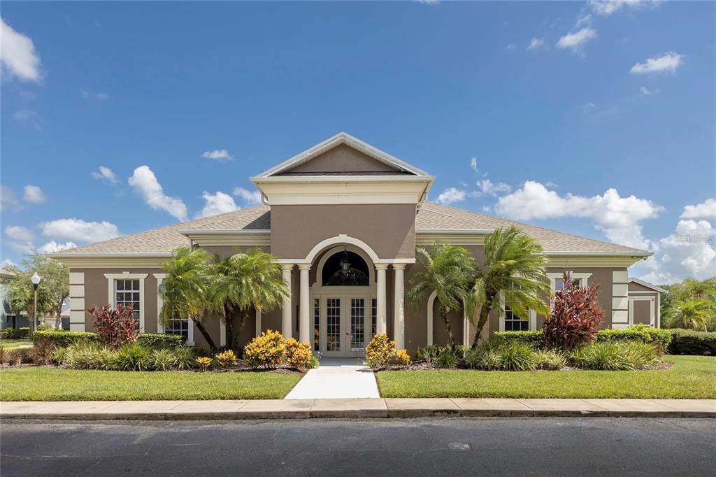 3309 Wilshire Way Road, Unit 3 Orlando, FL 32829 - Photo 31 of 43 a front view of a house with garden