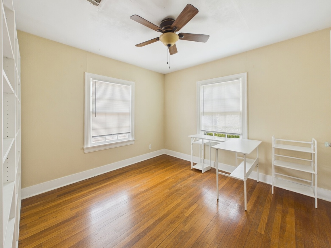 5204 Duval Street Austin, TX 78751 - Photo 8 of 22