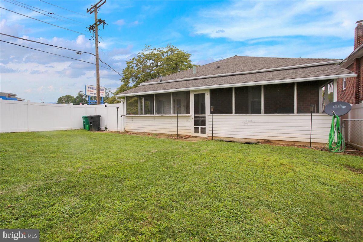 1432 Lancaster Avenue Reading, PA 19607 - Photo 19 of 25