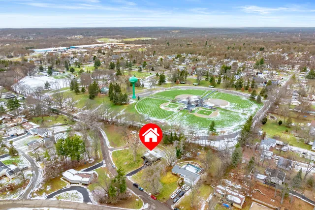 $259,700 | 527 Parkdale Boulevard, Parchment, MI 49004