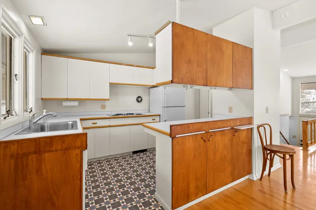 $259,700 | 527 Parkdale Boulevard, Parchment, MI 49004